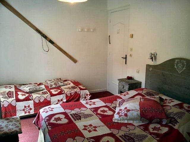 Chambre 3 places — 1 lit double, 1 lit simple